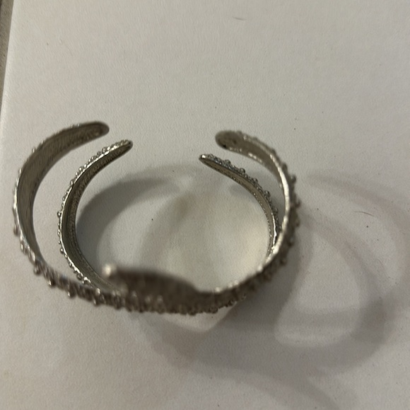 Cute Starfish Cuff Bracelet - Picture 2 of 6